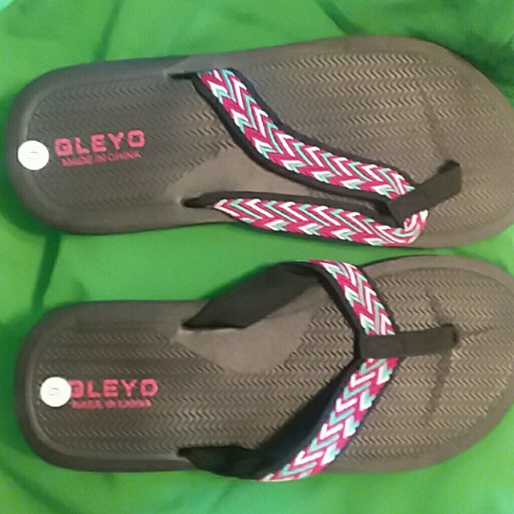 QLEYO BRAND NEW SHOES
